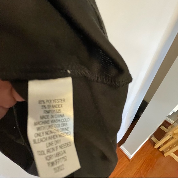 Socialite Black Sleeveless V-Neck Sheath Dress - Picture 6 of 6